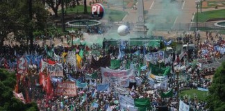 Multitudinario acto de ATE contra los despidos