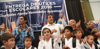 Massa participó de entrega de útiles a chicos de Ituzaingó