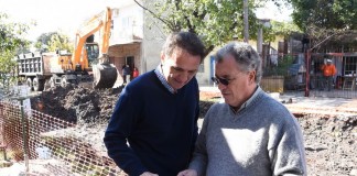 Katopodis supervisó obras de pavimentación en Barrio Independencia