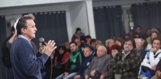 Katopodis se reunió con clubes de barrio por la tarifa social