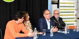 Descalzo participó del lanzamiento de la canasta básica de productos