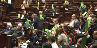 Por ahora no expulsan ni suspenden a López del Parlasur