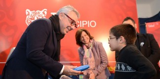 Julio Zamora participó de la entrega de lentes para niños