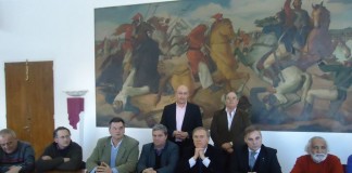 Sigue el conflicto con manteros y cámaras empresarias apoyan a Tagliaferro