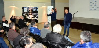 Katopodis recibió a empresarios locales del plástico