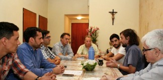 El Padre Pepe dialogó con funcionarios de distintos partidos sobre adicciones