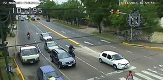 Mujer embistió agente de tránsito y lo arrastró 400 metros