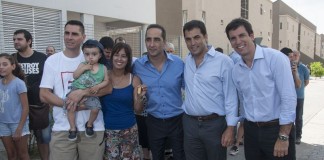 Tagliaferro entregó viviendas a nuevos vecinos de Morón