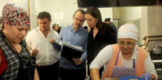 Vidal y Valenzuela visitaron el comedor de la Escuela Primaria 14