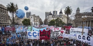 Agrupaciones marcharon desde San Cayetano hasta Plaza de Mayo