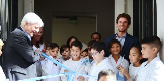 Andreotti, en corte de cintas de la reinaugurada Escuela N° 1