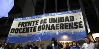 SUTEBA realizó un «banderazo» con el Frente de Unidad Docente