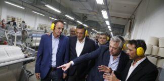 Alberto Fernández visitó una textil de San Martín