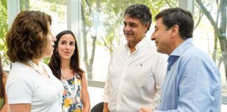 Jorge Macri y el ministro Arroyo entregaron tarjetas alimentarias