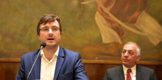 Ghi dio marcha atrás con la Tasa Vial