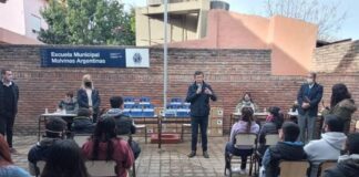 Entrega de tablets para el secundario de la escuela Malvinas Argentinas