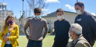 Juan Andreotti y Augusto Costa entregaron escrituras de viviendas