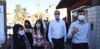 Gollán recorrió Morón con Lucas Ghi y precandidatos locales