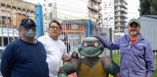 Escultura en homenaje de Sebastián Barreiros, a días de su inauguración