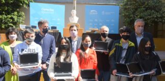 Moreira y Jaime Perczyk entregaron netbooks a estudiantes