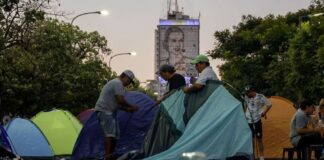 Comenzó acampe piquetero sobre la 9 de Julio por más asistencia social