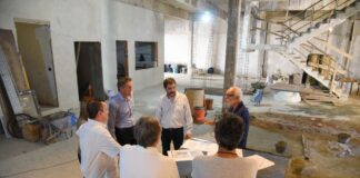 Moreira y Katopodis recorrieron la obra del nuevo Centro Cultural de Ballester