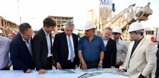 El Presidente visitó el Procrear de El Palomar y La Cantábrica