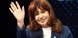 CFK reapareció en público y trata de reeditar la mística