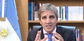 Milei le pasó a Caputo la motosierra