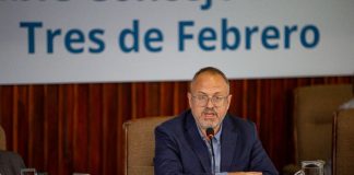 Valenzuela, componedor en la apertura de sesiones