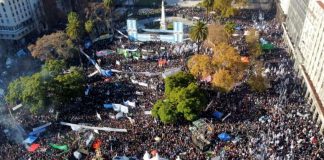 CFK presa inicia un nuevo diálogo con la militancia