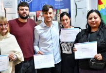 Entrega de equipamiento a escuelas de Morón