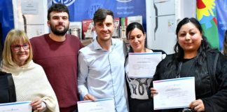 Entrega de equipamiento a escuelas de Morón