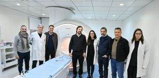 Moreira participó en la entrega de equipamiento para el hospital Eva Perón