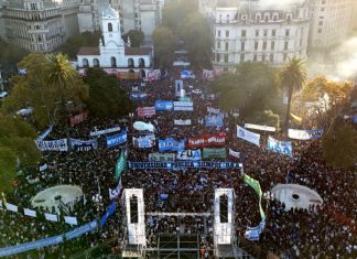 Otra masiva marcha contra el recorte en educación