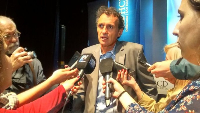 Kato_prensa2