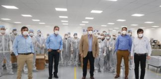 Alberto Fernández y Fernando Moreira visitaron una empresa textil