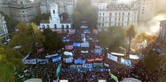 Otra masiva marcha contra el recorte en educación